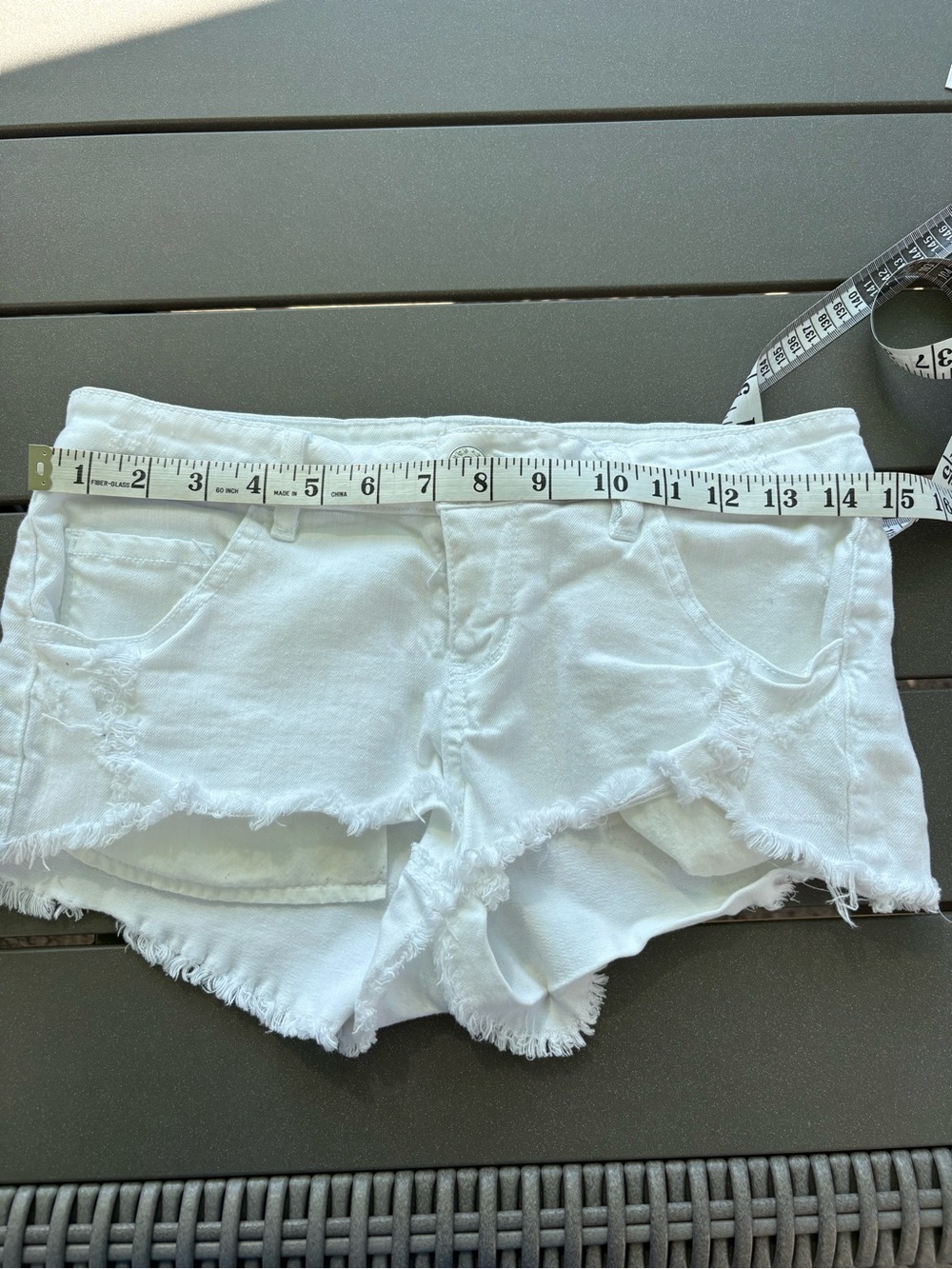 Vintage Y2K Refuge Distressed White Denim Low Cut Shorts Size 6 - Picture 7 of 8